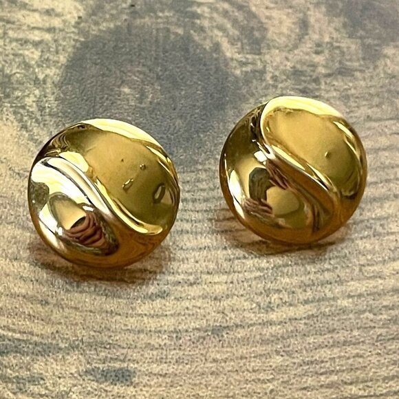 Vintage 1980s Trifari Earrings Gold Tone Swirl Button Post Back Signed Old Money - Picture 4 of 10